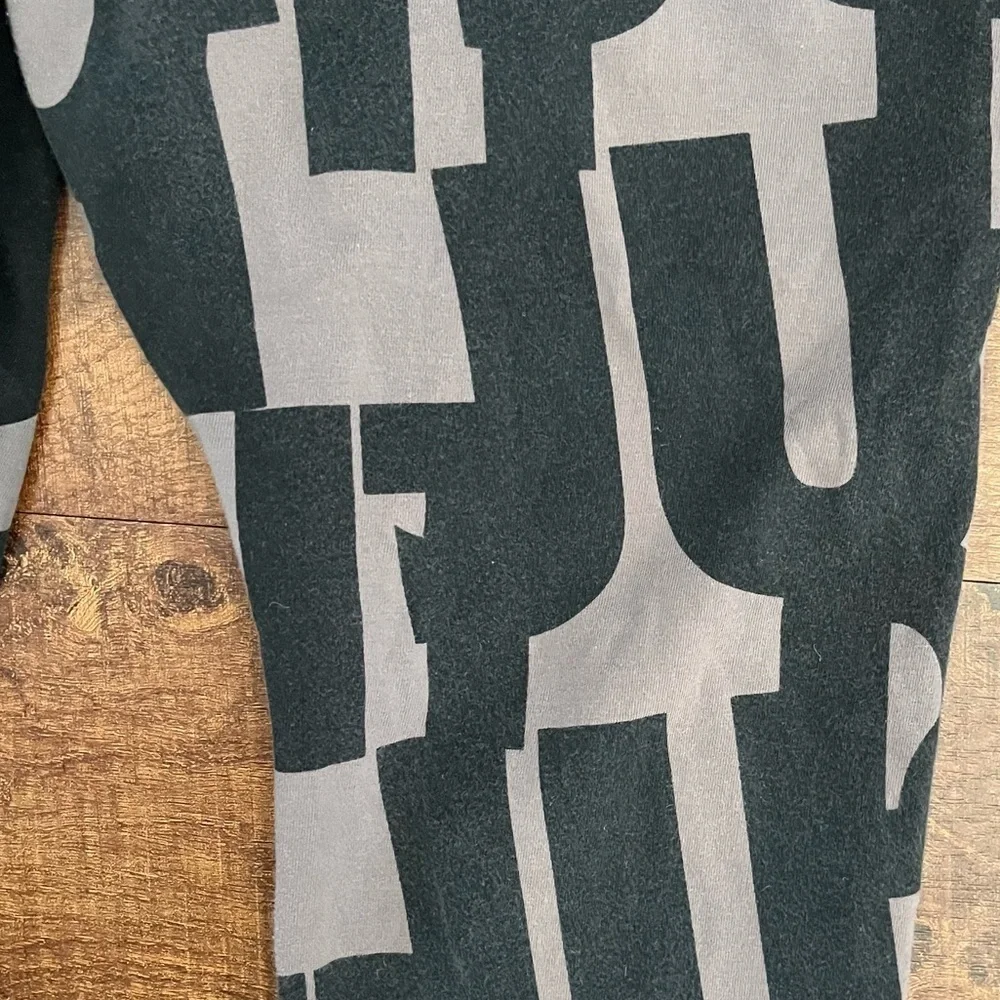 Nike women crop leggings pants  Sz medium black gray white logo cotton